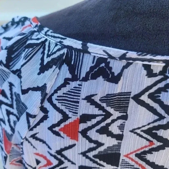 By & By Women's Size L Black Red Sheer Blouse Cold Shoulder Waist Tie 3/4 Sleeve - Picture 10 of 11